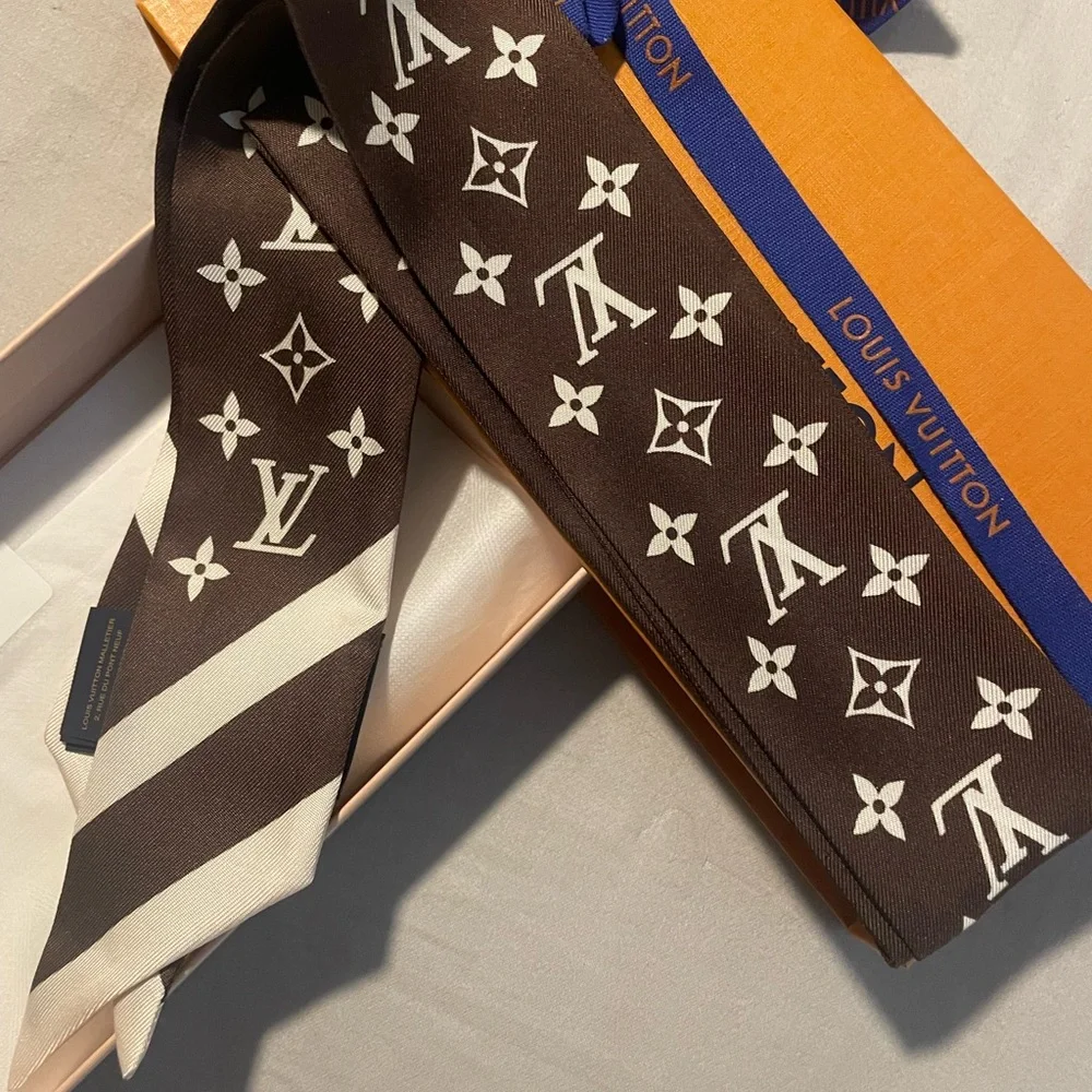 Louis Vuitton Monogram Silhouette BB Bandeau - Picture 9 of 10